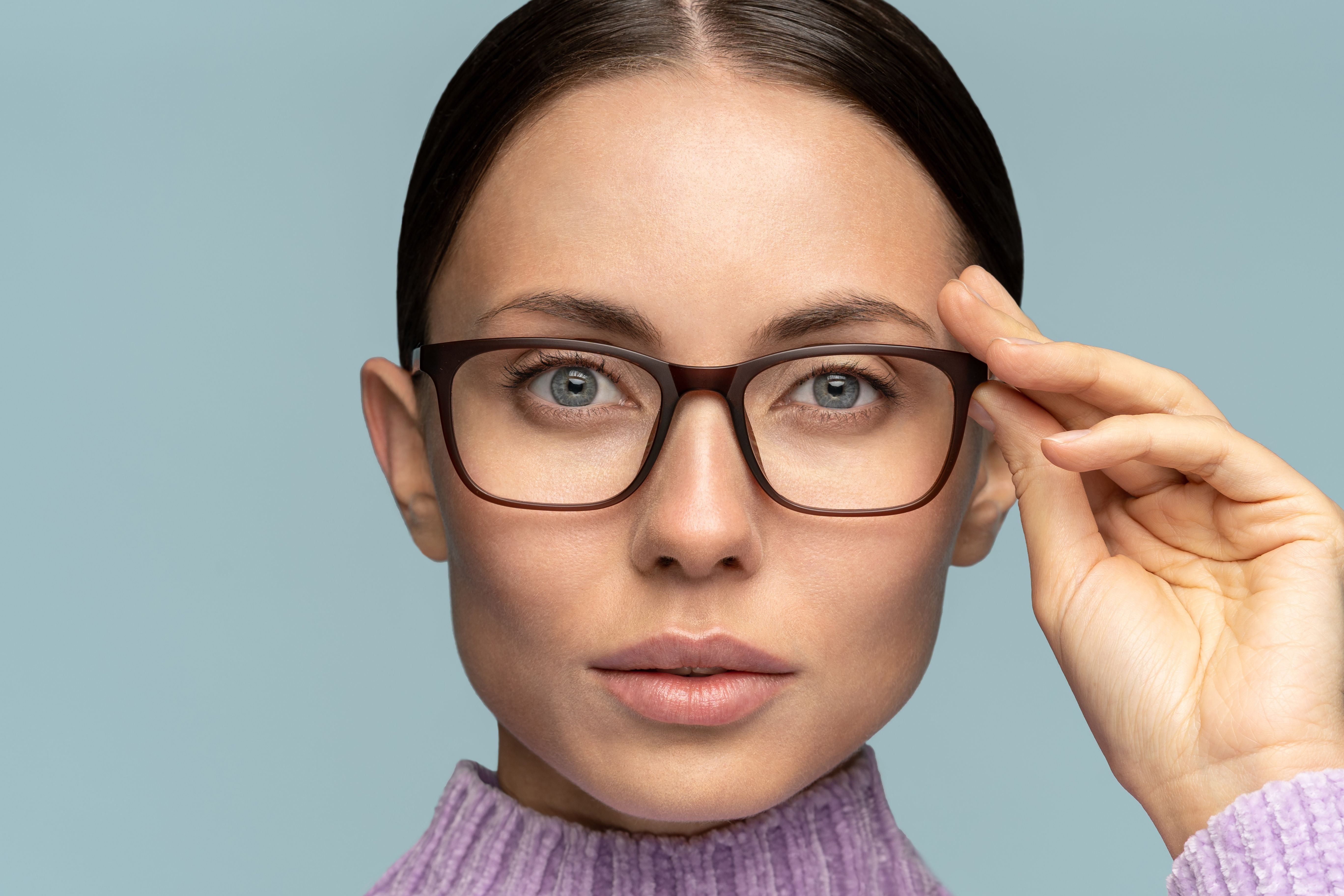 The Psychological Impact of Wearing Glasses: Perception and Confidence