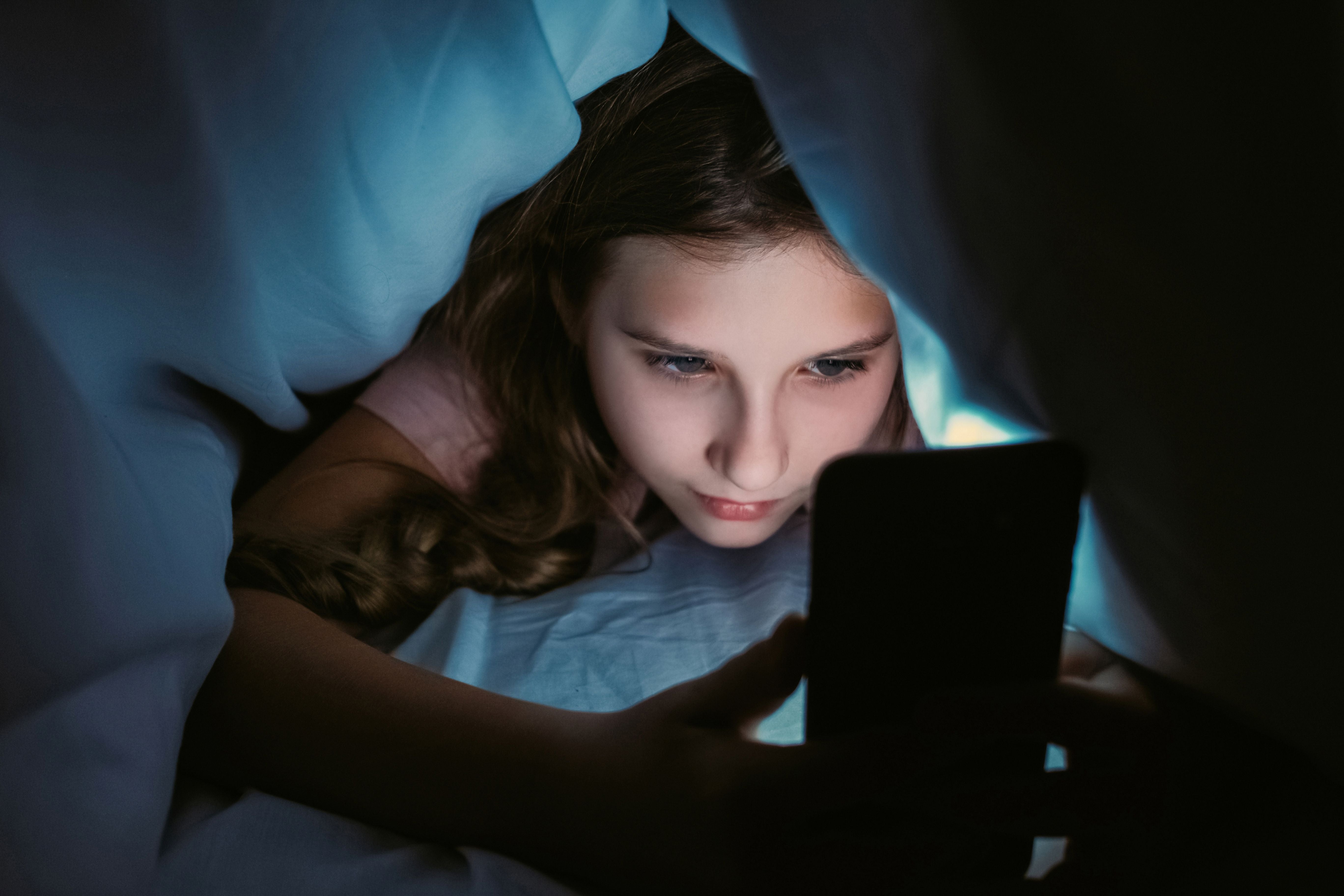 Maximizing Visual Comfort: Choosing the Best Prescription Glasses for Extended Screen Time